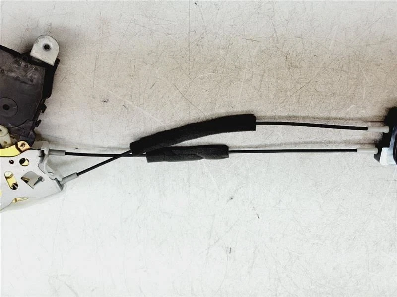 Actuador de bloqueo de puerta de pasajero trasero Subaru Forester 2005 2006 2007 2008 61035SA001 Foto 3 de 4