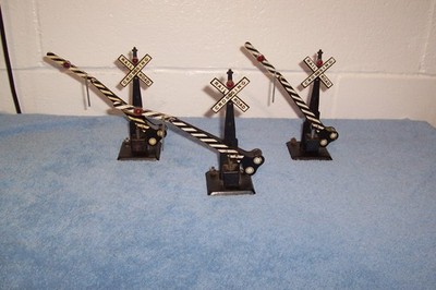 MARX No. 438 Automatic Crossing Gates Accessories - Lot of 3