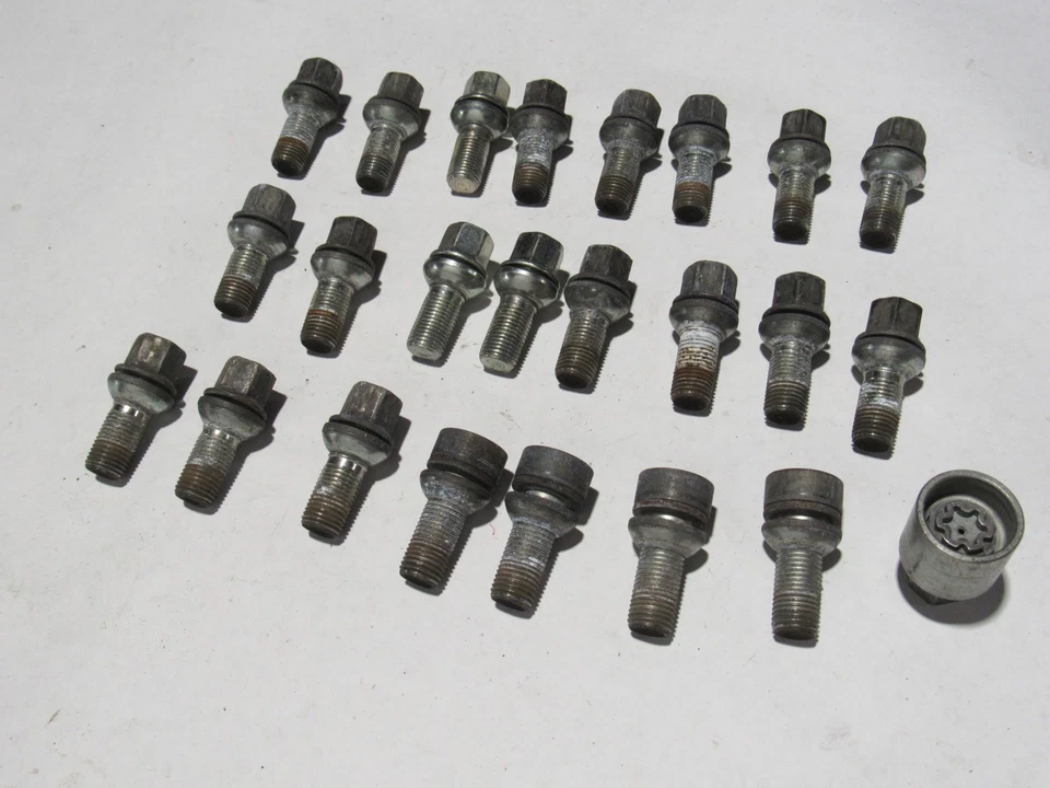 Juego de 24 tuercas de tuerca de rueda 12-18 para Audi RS7 C7 2016; Foto 4 de 4