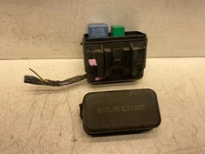 2004-2007 TOYOTA HIGHLANDER 3.3L UNDERHOOD RELAY FUSE BOX SMALL W/LID CUT OFF