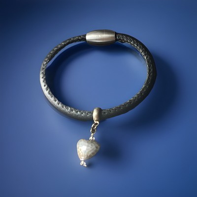 Schwarzes Echtleder Armband Magnetverschluss aus Edelstahl mit Herzanhänger 19 cm