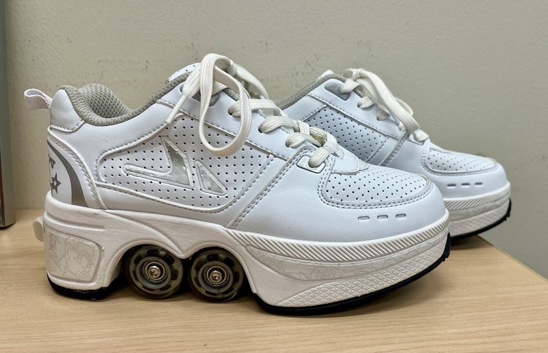 Agloat 2 in 1 Retractable Roller Skates White Tennis Shoes Size 4.5 Heelys NICE