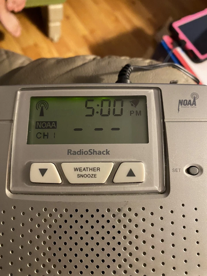 Radio Shack NOAA Weather Radio with Lcd Clock with Snooze 12-260 Vintage - Image 3 of 4