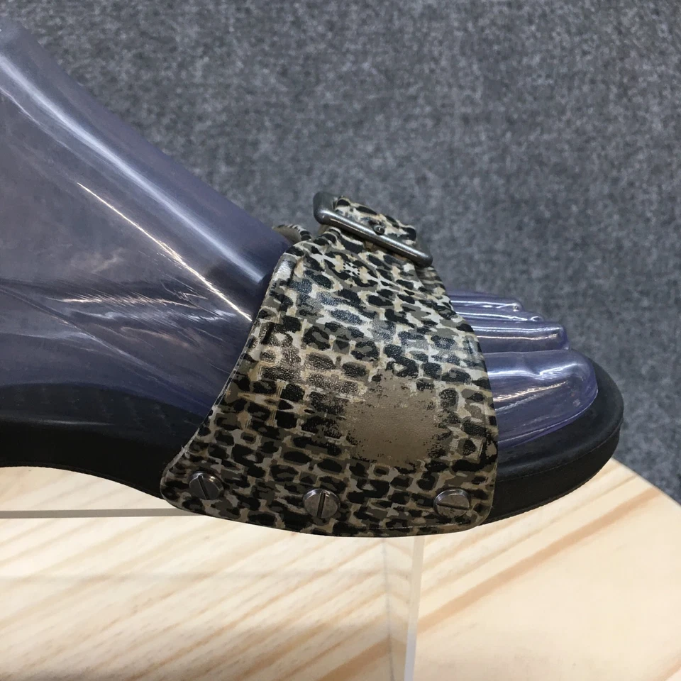 Sandalias Crocs para mujer 9 Sarah estampado de leopardo sin cordones 203126 marrón negro Foto 2 de 4