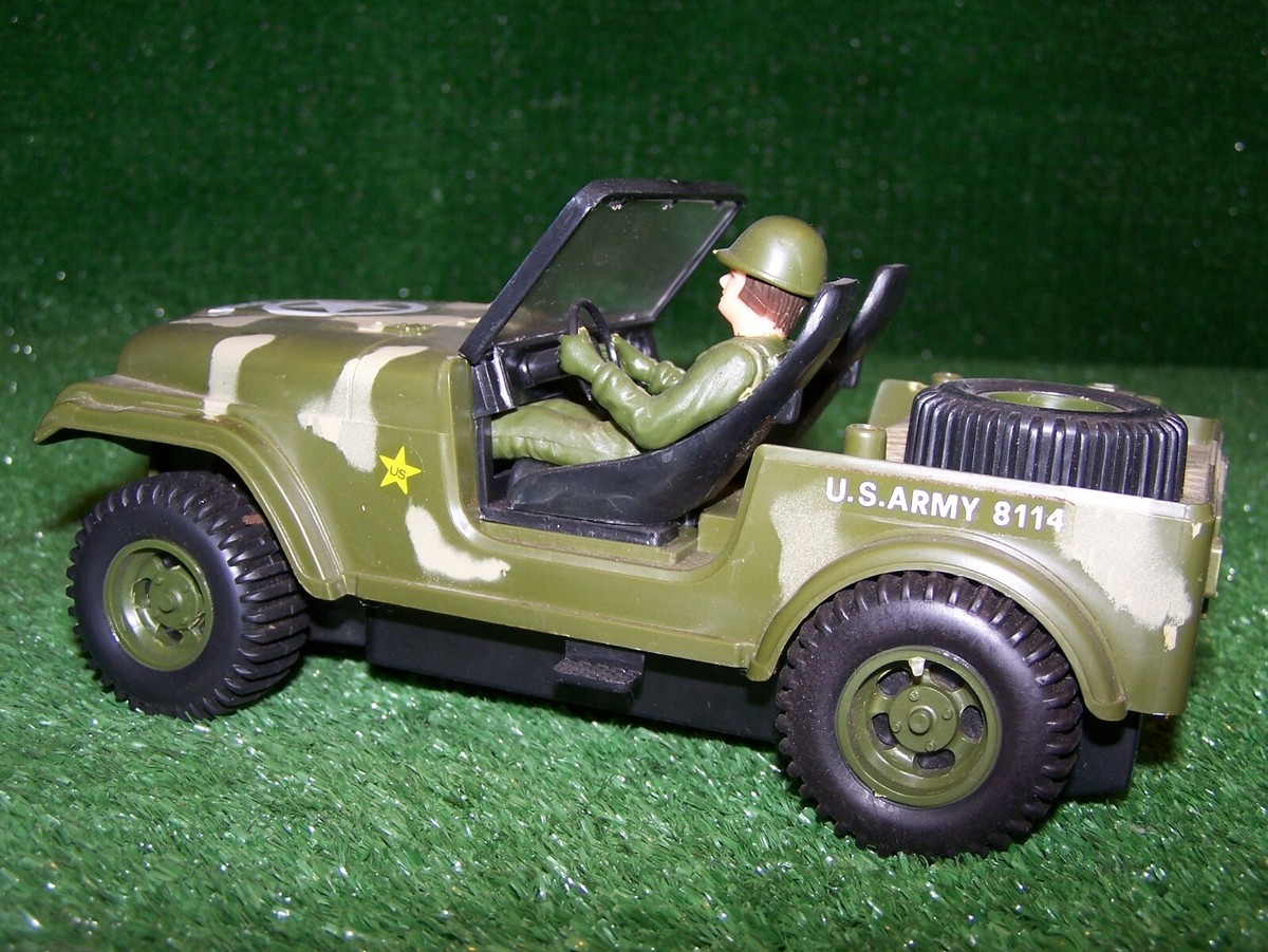 VINTAGE 80s U.S. ARMY MILITARY JEEP 8114 CAMO WITH WORKING