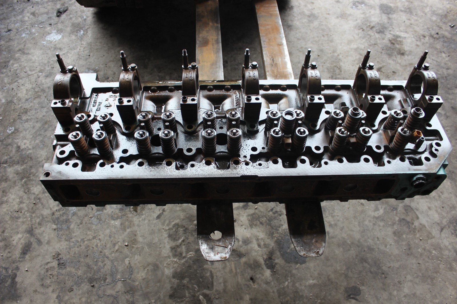 VOLVO D12 ENGINE CYLINDER HEAD P/N 1001797 eBay
