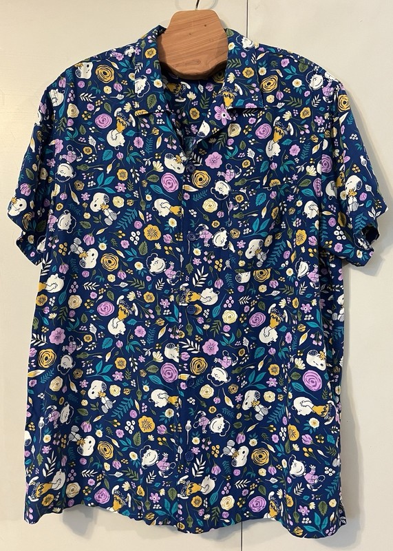 Peanuts Mens Camp Shirt Large Charlie Brown Snoopy Floral Hawaiian Button Up