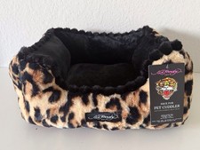 Ed Hardy Leopard Animal Print Faux Fur Pet Cuddler Dog Cat Bed 20  X 16  X 8  