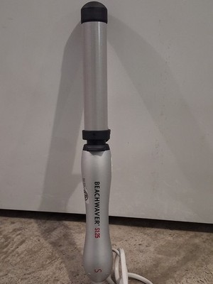 Beachwaver S1 1.25  Rotating Curling Iron BW1138 White Silver Wand Dual Voltage