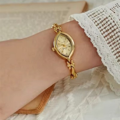 Vintage Style Gold Women display picture 1