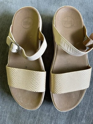 Fitflop Women's Beige Sandals Size 5, With a Small Gold Pattern On Front. - Image 1 of 4