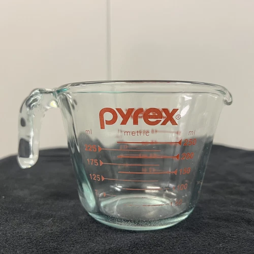 Pyrex 8 oz. Glass Measuring Cup 1 Cup Size 250ml Used Kitchen Ware