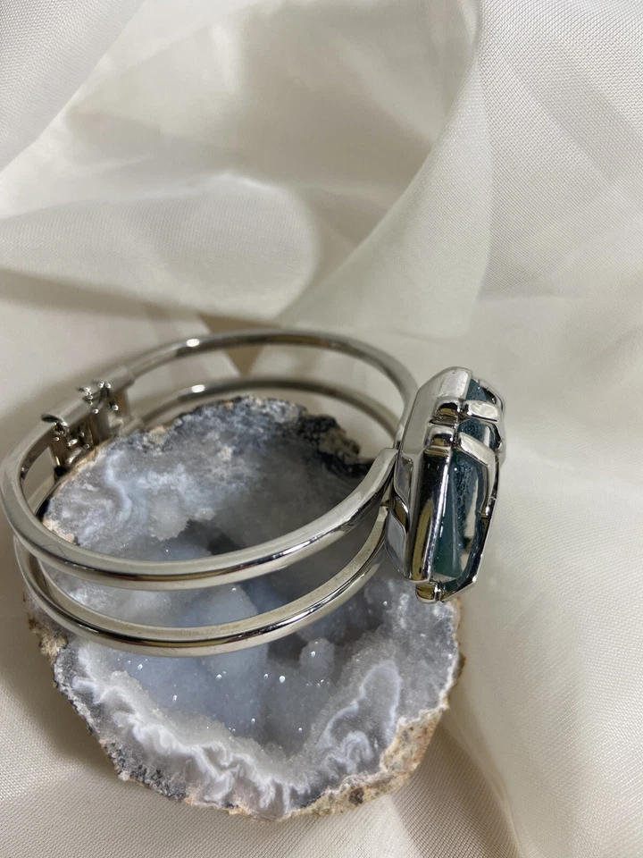 Pulsera Kenneth Cole Azul Bisagras, Tire Spring Tono Plata Brillante Cristal Druzy Foto 4 de 4