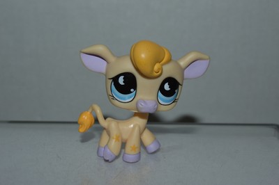 Littlest Pet Shop~#927~Cow~Yellow~Lavender Ears Hooves & Nose~Blue 1/2