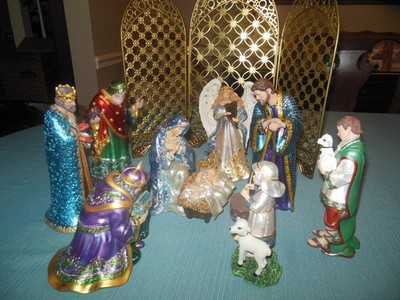 Hawthorne Village Jeweled Nativity Set with Gold Background Screen