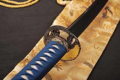 Noble Blue Japanese Samurai Wakizashi Sword Full Tang Golden Wild