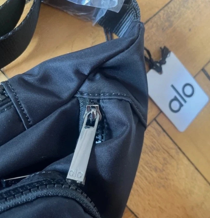 Bolso Cinturón Alo Yoga Explorer - Riñonera Cintura Bandolera Azul Marino Nuevo con Etiquetas Foto 2 de 4