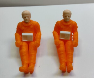 Pilots for Mattel Space 1999 Eagle action figure diorama set of 2