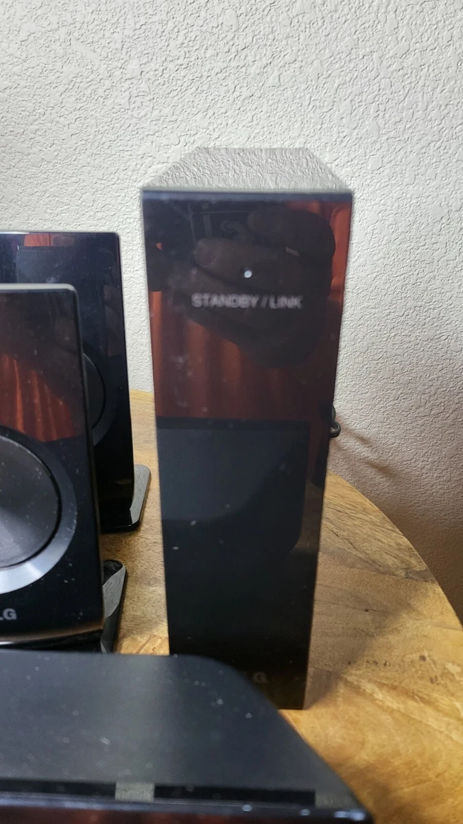 LG S62S1 W Wired Surround Sound System 6 Speakers Wireless Receiver W2