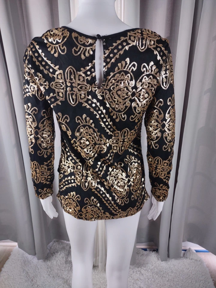 Say What? Top para mujer negro y dorado con lentejuelas ajustado escote redondo talla pequeña Foto 4 de 4