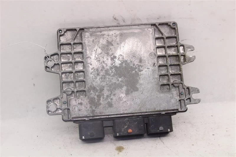 Computadora ECU ECM NISSAN VERSA 2014 14 2015 15 2016 16 BEM336300A1 991262 Foto 3 de 4