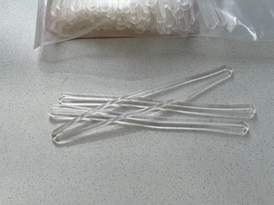 100 Stück Plastikschlaufe Loops für Gepäckanhänger, Ausweise etc. Org/Neu