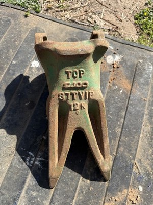 esco 37TVIP Bucket Tooth New