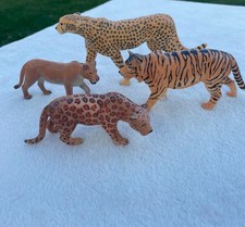 Toy wild cat plastic figurines lot of 4 cougar, cheetah,tiger,jaguar