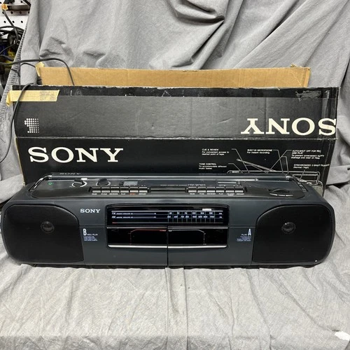 Sony CFS-W303 Radio Cassette-Corder Boombox AM/FM  original box