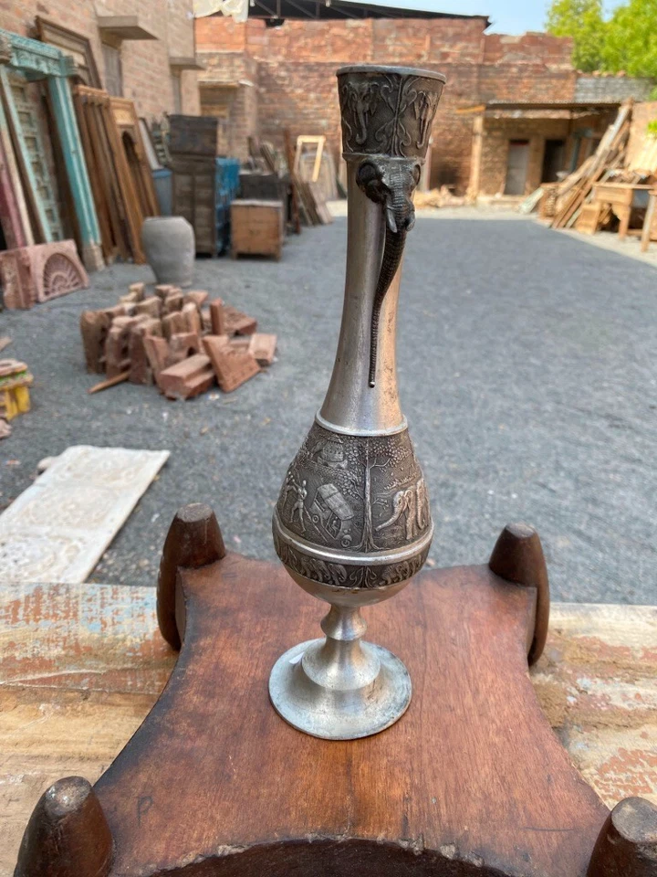 Jarrón antiguo alemán de plata grabado a mano con figura de elefante Foto 3 de 4