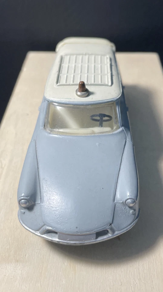 Dinky Toys 556 Citroen ID 19 Ambulance made in France Excellent - Image 3 of 4