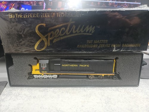 Bachmann Spectrum HO Scale #11624 Lokomotive Northern Pacific EMD SD45 / #3601 | Zustand: Used