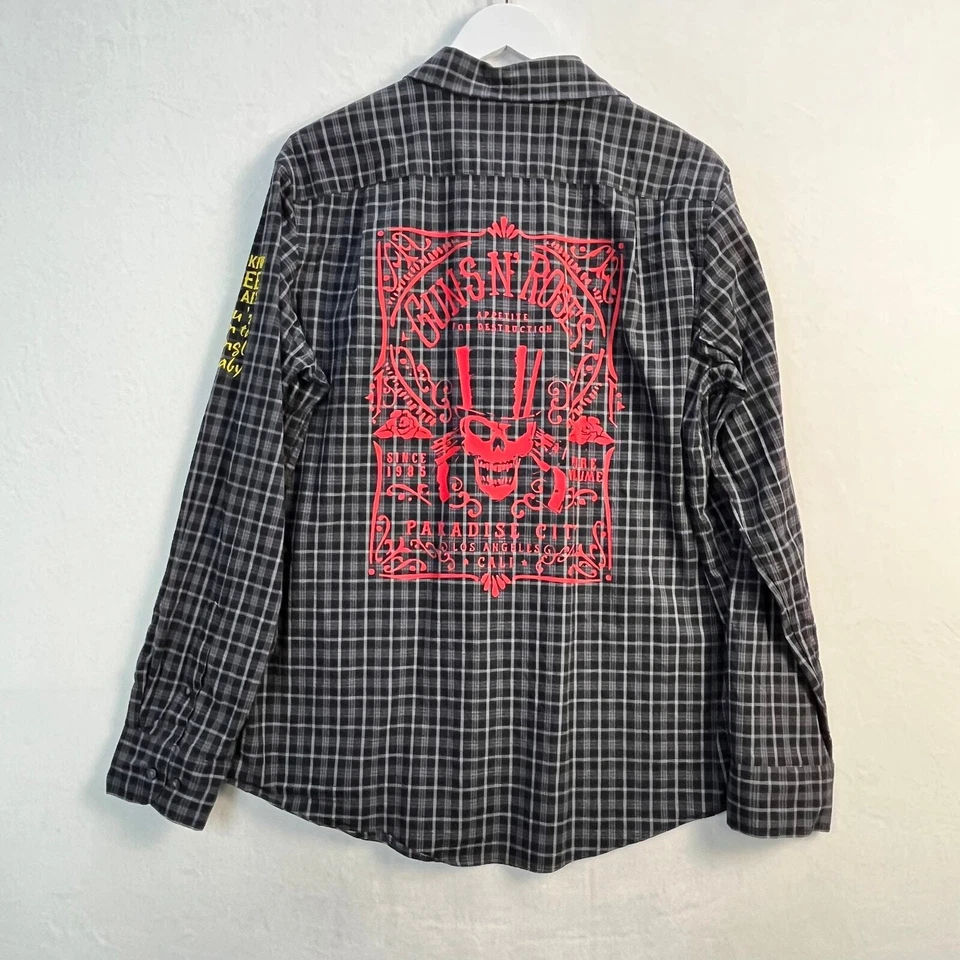 Camisa Guns N' Roses manga longa preta e branca anos 80 com patchwork grande - Imagem 2 de 4