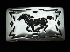 PK09140 VINTAGE 1970s  HORSE  SOUTHWESTERN DESIGN SILVERTONE BELT BUCKLE