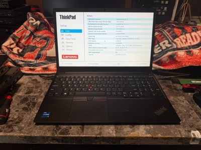 Lenovo ThinkPad E15 Gen 2 15.6'' i5-1135G7 8GB RAM 256GB SSD Win 11 Pro /Charger