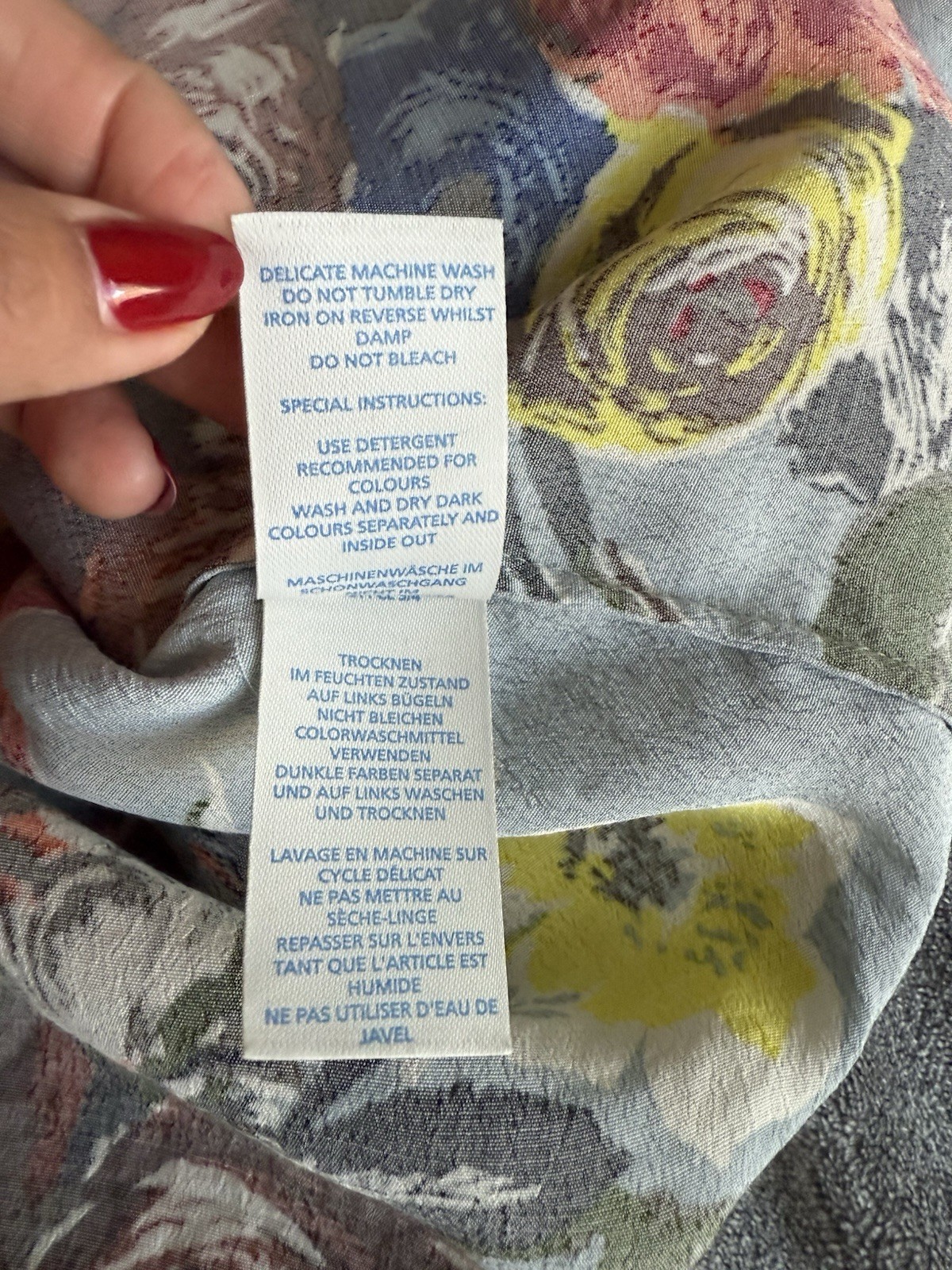 Boden Blue Floral Long Sleeve Blouse Size 8 Buttons on the Back Cottage Romantic