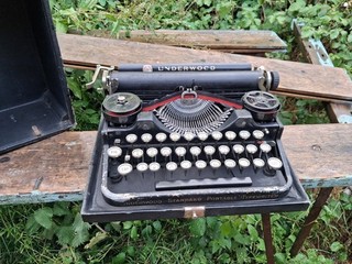 underwood standard portable typewriter spares/repair/collectable