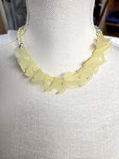 Vtg silver tone yellow lucite leaves choker N...