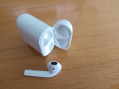 Apple Airpods 2nd Generation (nur Ladecase und linker Ohrhöhrer)