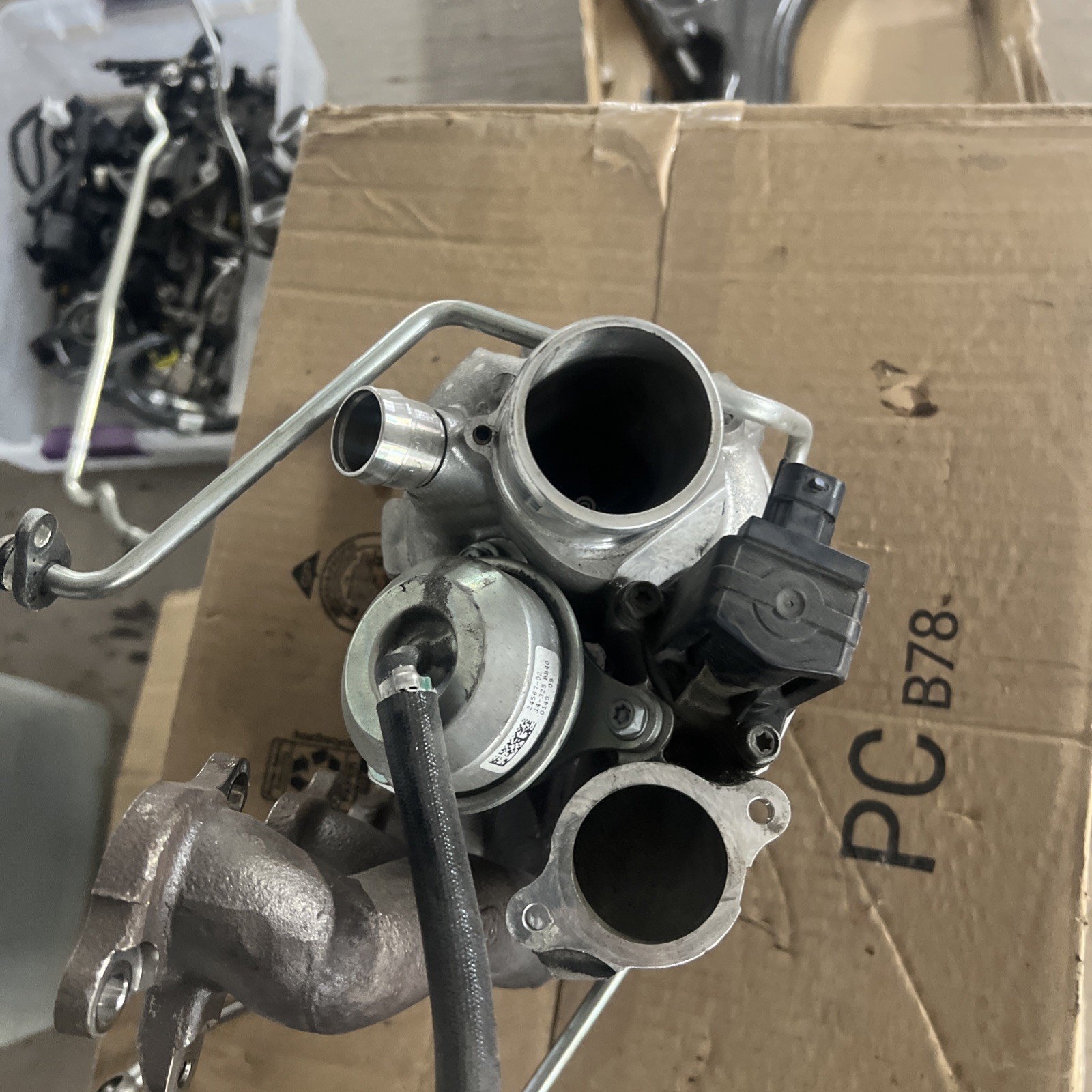 14-24 Maserati Ghibli Levante M157 Right Turbocharger Turbo Charger Manifold OEM