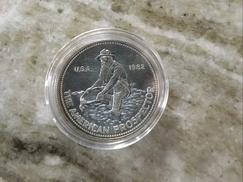 1982 Engelhard The American Prospector 1oz  .999 Fine Silver Round