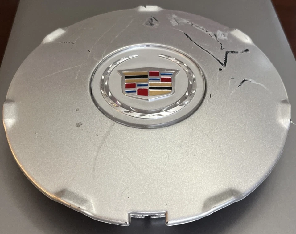 Cadillac CTS 2008-2009 tapa central llanta de 17" 9597372 cubierta de rueda OEM tapacubos usado Foto 2 de 4