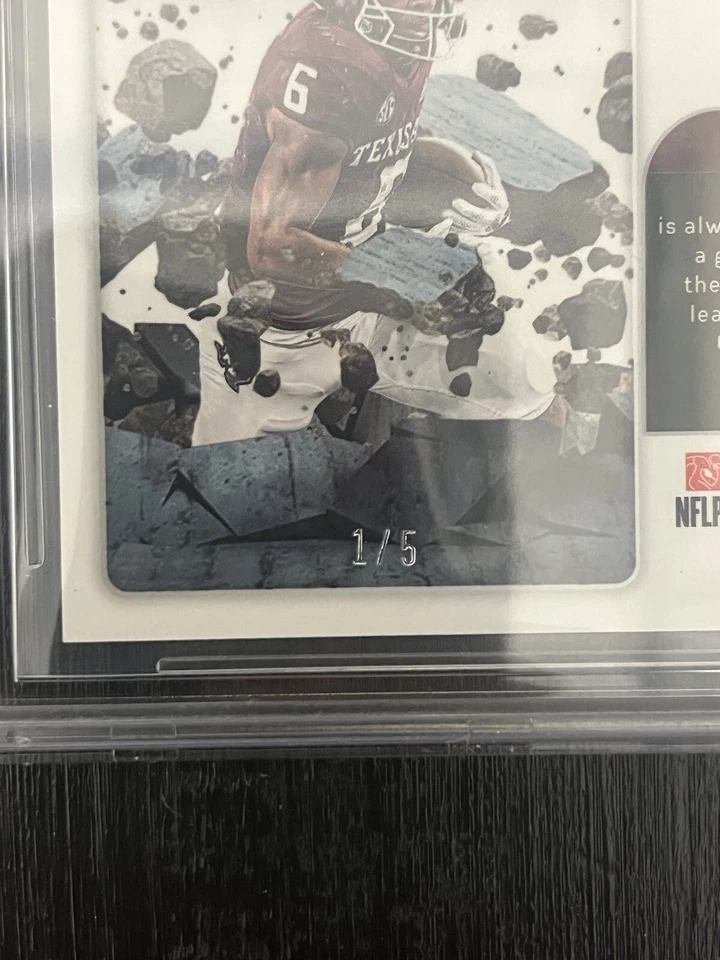 De'Von Achane 2023 Panini Prizm Draft Picks Prizm Break Black Gold #12 #1/5 RC - Image 2 of 3