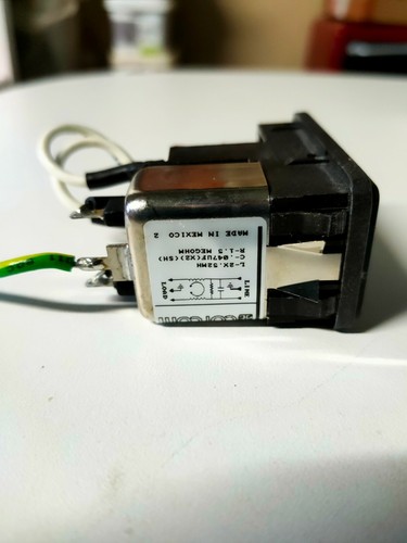 Prise IEC C14 Avec Interrupteur O/I, Filtre Et Fusible - Pour Alimentation électrique - Occasion Bon état