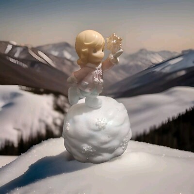 2008 Precious Moments GIRL W/SNOWFLAKE PLAYS ''IT CAME UPON A MIDNIGHT CLEAR'' 