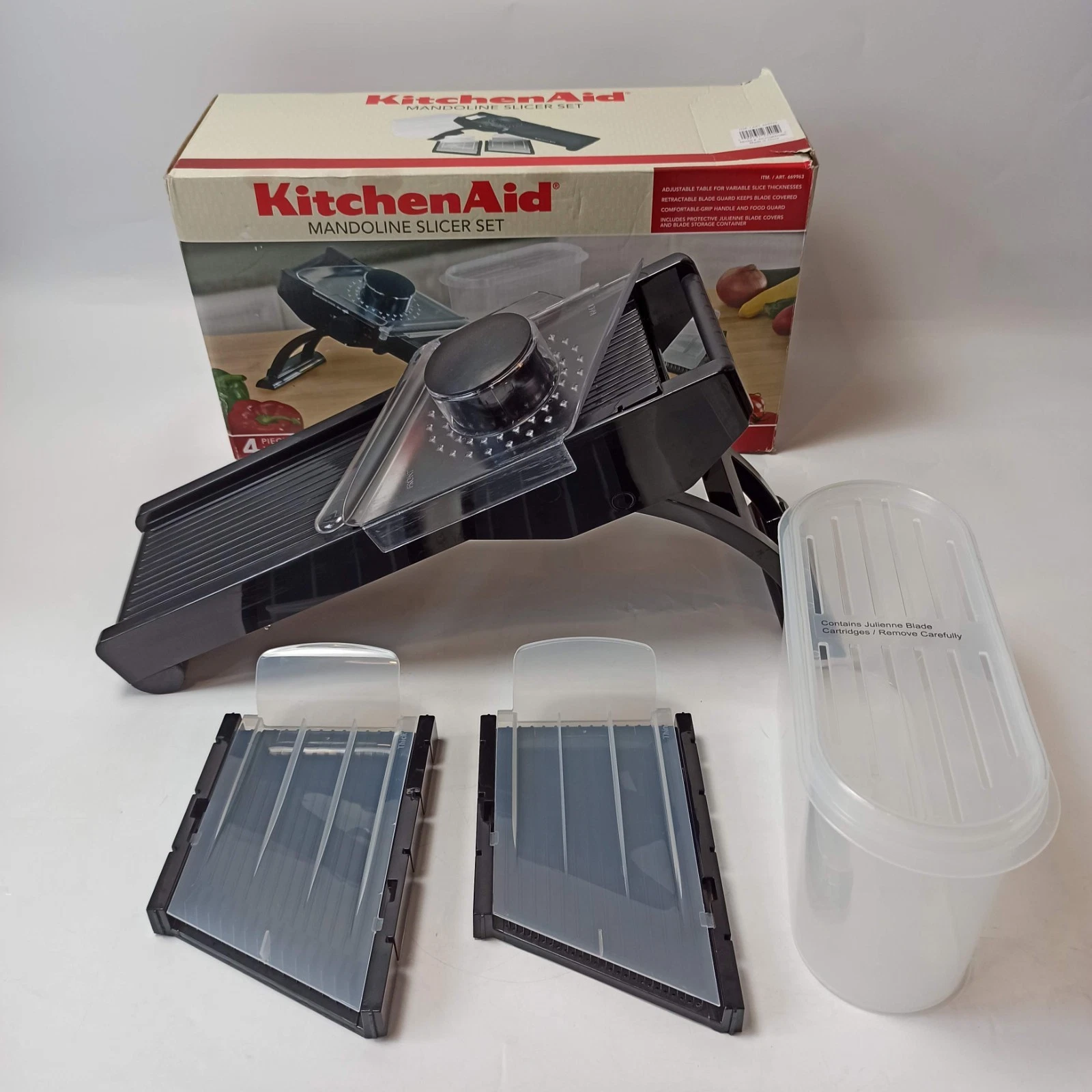 KitchenAid Mandoline Slicer Set - Adjustable Vegetable / Fruit Slicer - Boxed
Opens in a new window