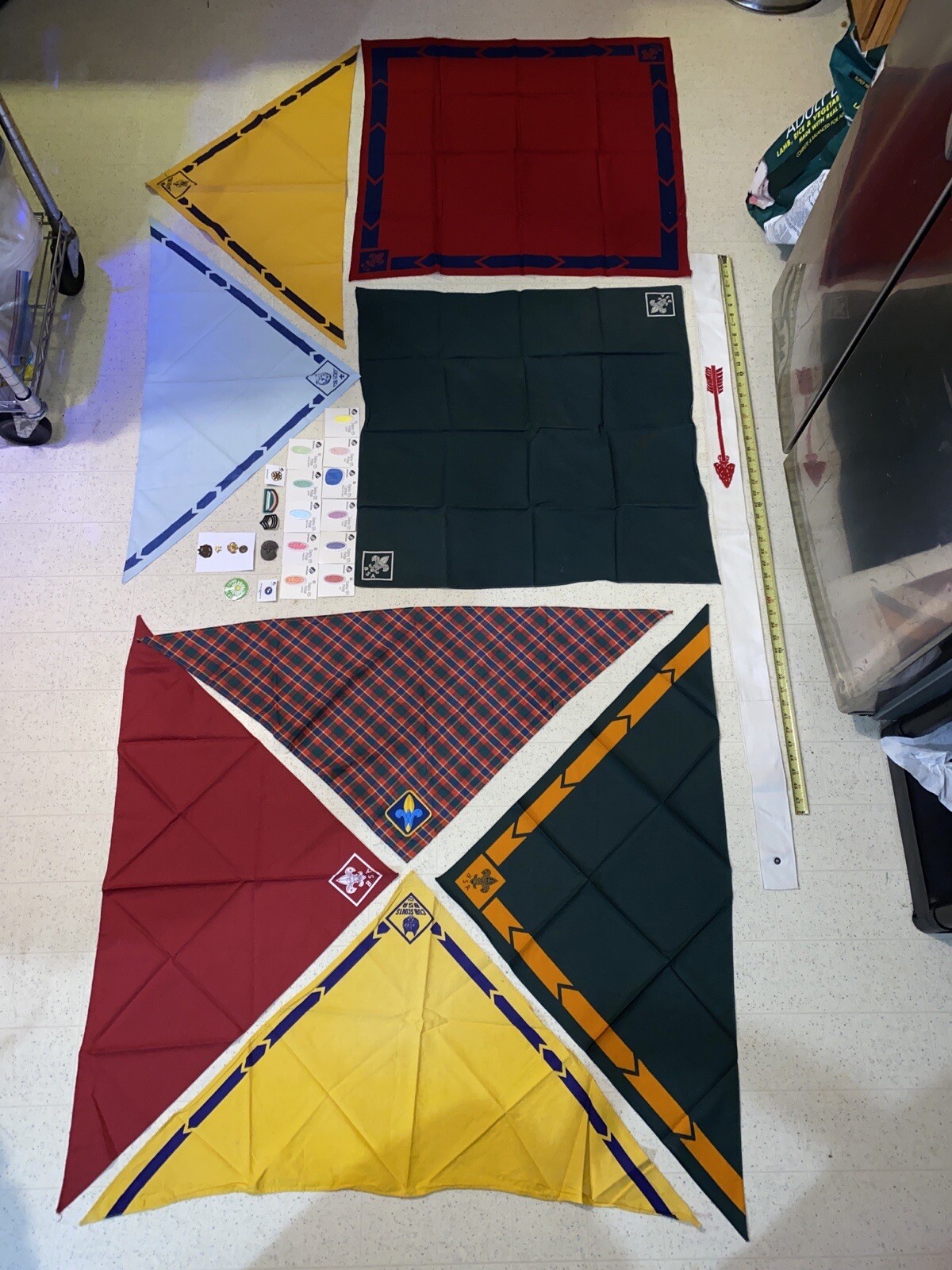 boy girl scouts bobcat wolf cub NECKTIE PENDANT MEDAL BADGE DAISY PETAL