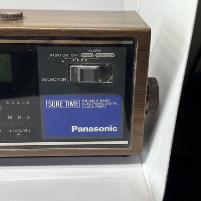 Vintage Simulated Wood Grain Panasonic RC-6075 FM-AM Digital Alarm