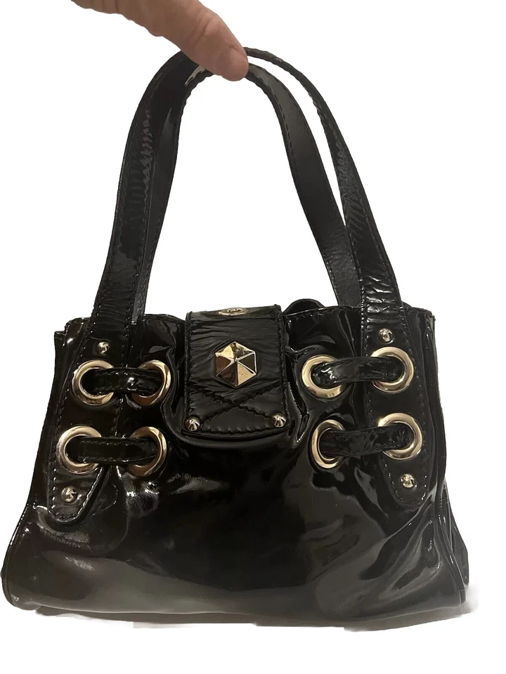 Cartera sin asas JIMMY CHOO negra suave lujosa charol con detalles dorados Foto 3 de 4