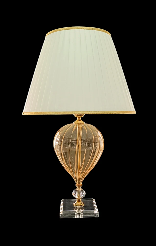 Lampada da Tavolo Elegante in Vetro soffiato ambra cuore con riporti cristallo  - Immagine 2 di 4